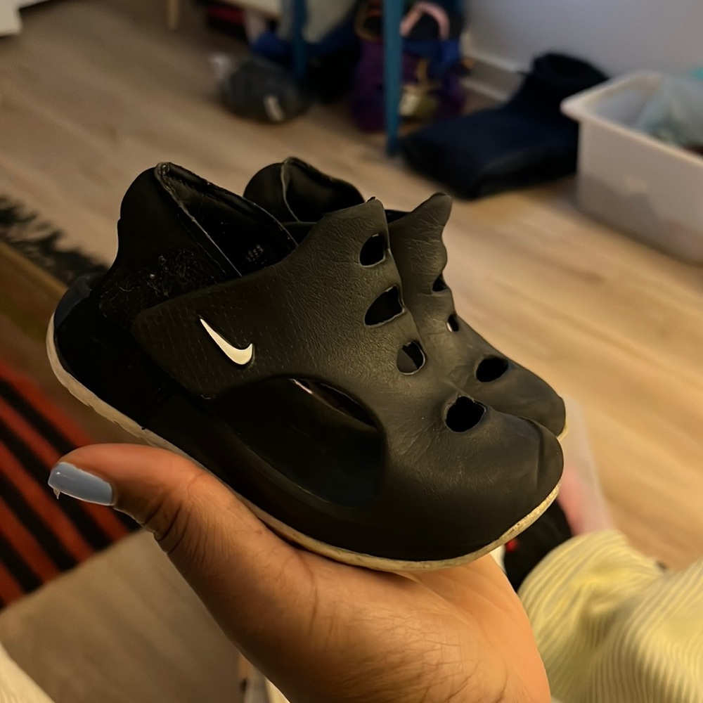Nike sandals for toddlers